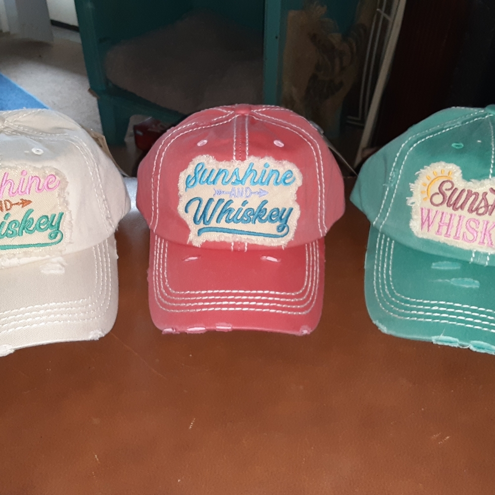 Distressed caps - Picture 2 of 7